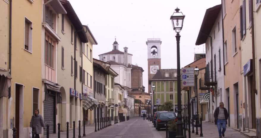 Un'immagine del centro di Manerbio in provincia di Brescia