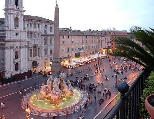 Piazza Navona Serrata