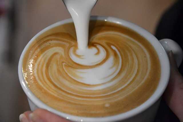 concorso baristi milano Vota il barista cappuccino cucchiaino