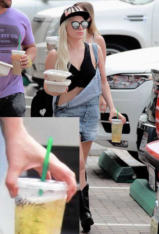 lady gaga con bicchierone starbucks