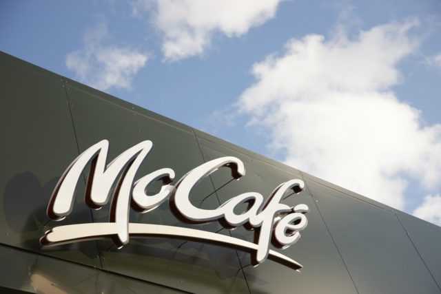 insegna McCafé mcdonald's