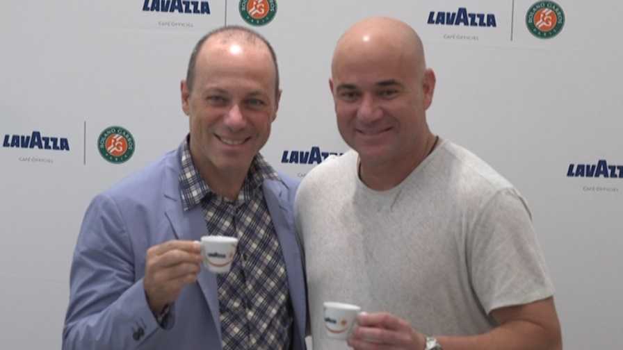 Giuseppe Lavazza tennisGiuseppe Lavazza e Andre Agassi al Roland Garros del giugno 2017