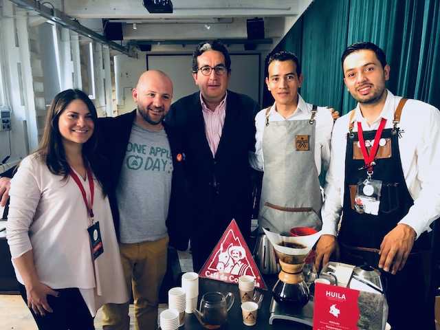 Francesco Sanapo al Milano Coffee festival con l'ambasciatore della Colombia in Italia