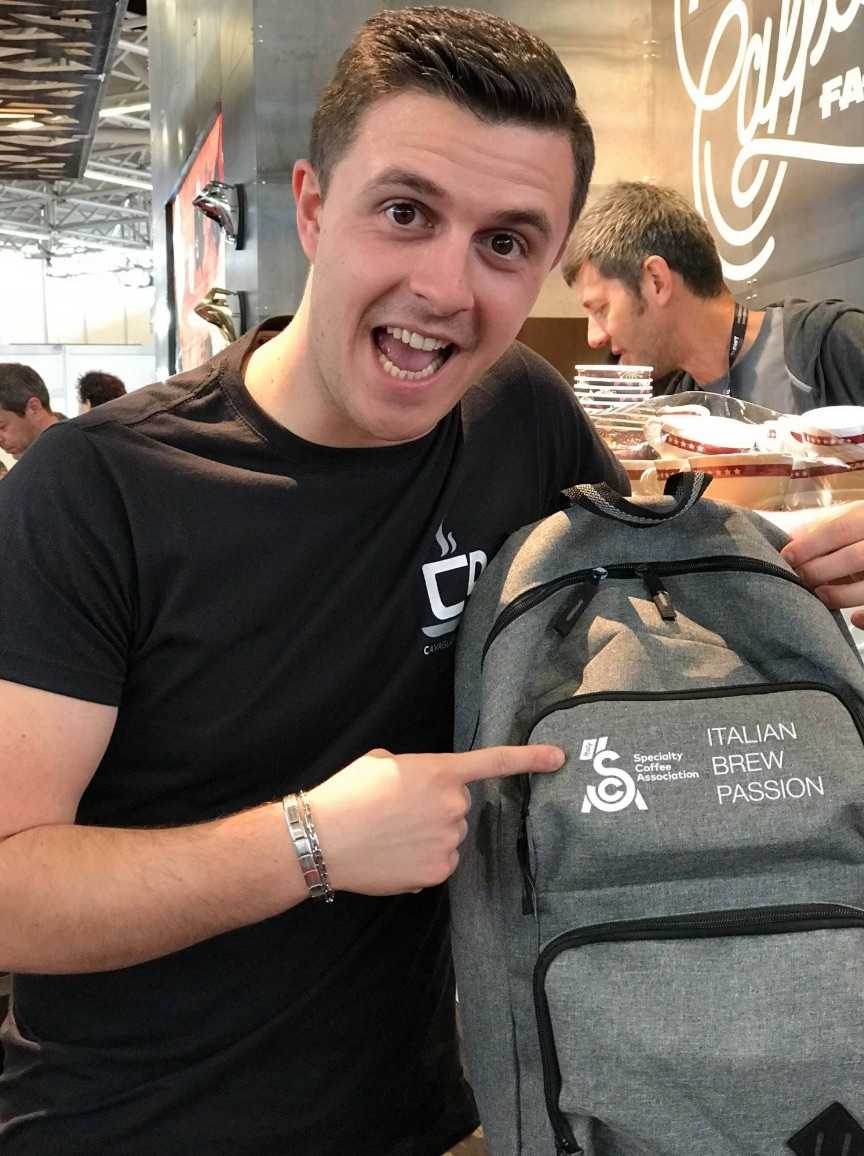 Davide Cavaglieri con lo zaino Sca Italy Italian Brew Passion
