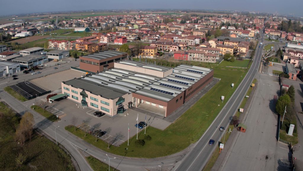 Una veduta dall'alto della torrefazione Musetti a Pontenure alle porte di Piacenza