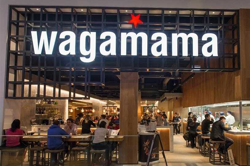 Un locale con l'insegna Wagamama