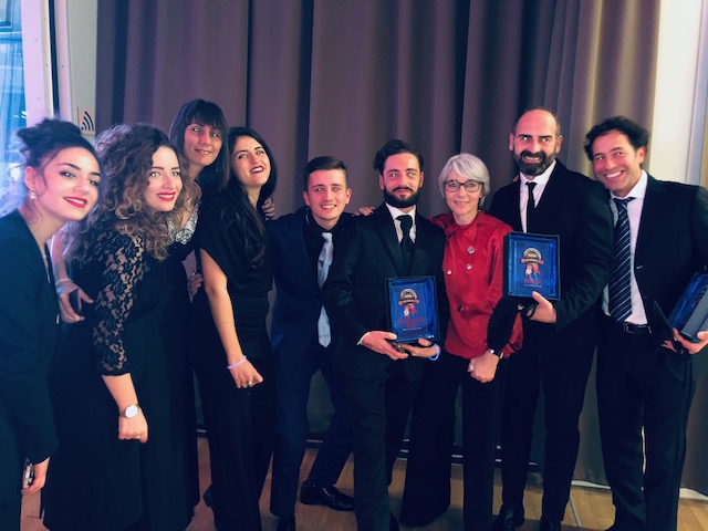 Podio per il miglior bar caffetteria dell'anno con un gruppo di collaboratori