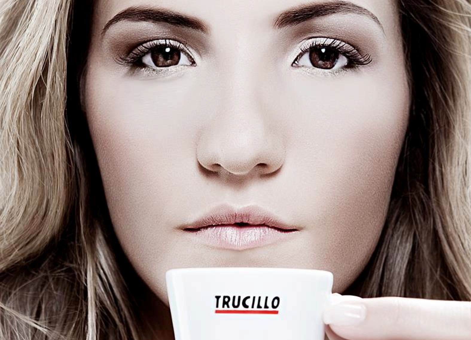 Antonia Trucillo non si occupa soltanto dell'Accademia dell'azienda di famiglia ma è anche la protagonista della pubblicità