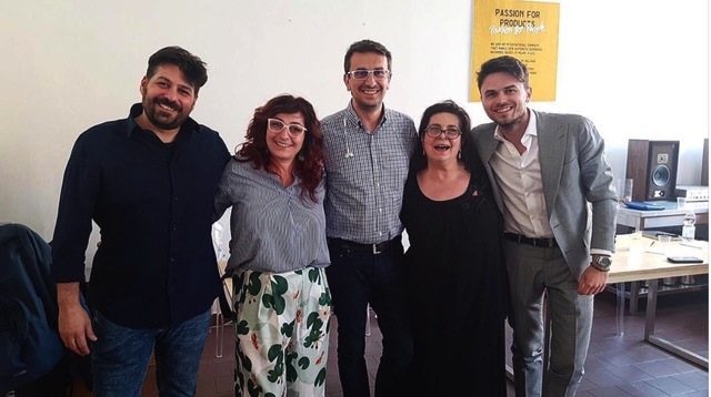 Il comitato Sca Italy al gran completo: al centro c'è il nuovo Direttore esecutivo Sca Yannis Apostoulopulos. Da sinistra Davide Cobelli, responsabile educational, Antonella Cutrona, responsabile eventi, Yannis Apostoulopulos. La coordinatrice nazionale Cristina Caroli e Filippo Vidiz, media