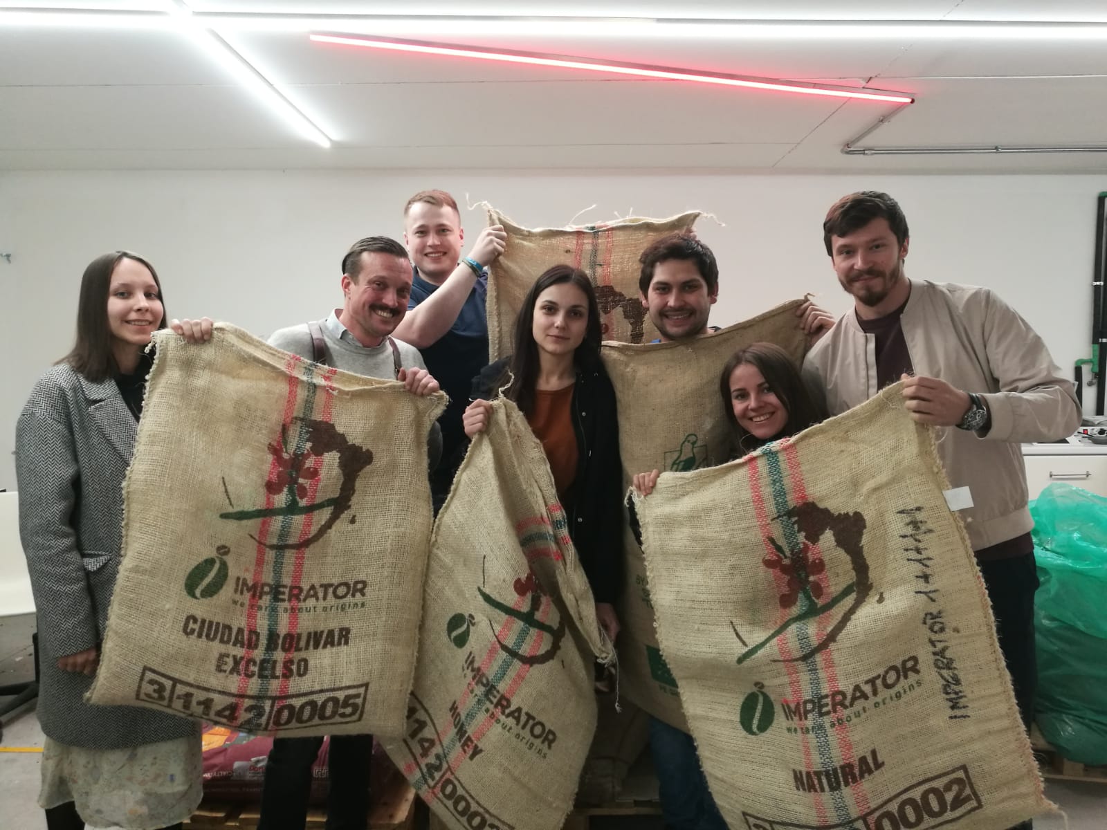 Nenashev Bloom Coffee School Alberto Polojac con i giovani tostatori di Verlé Coffee Roasters