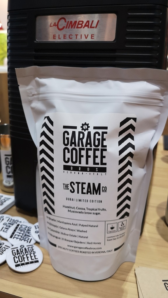 Garage Coffee Bros Dubai Un dettaglio del packaging The Steam Co di Garagae Coffee Bros