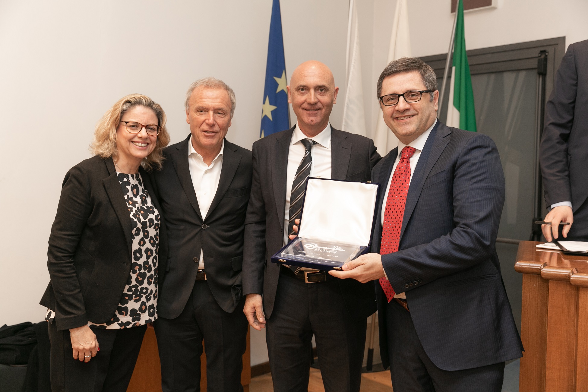 Premiazione Franchising Key Award 2019 Umberto Gonnella (primo da destra) con l'importante riconoscimento
