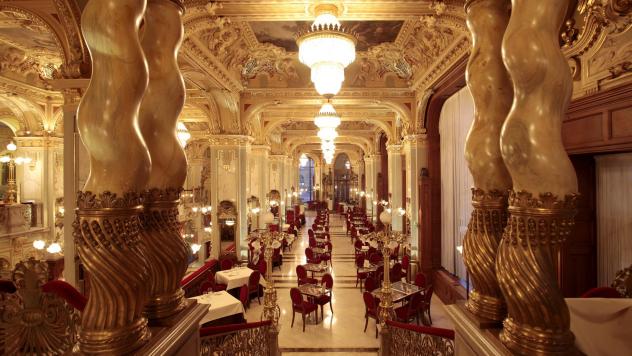 caffè storici Gli splendidi ambienti del Café New York a Budapest