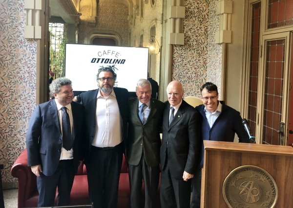 libro ottolina Foto di gruppo in occasione dell'evento, che si è tenuto a Palazzo Castiglioni