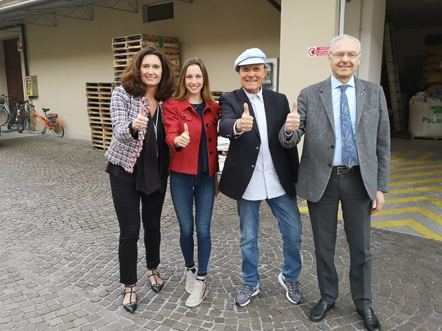 Foto Sardella dersut sardella Da sinistra a destra: Lara Caballini di Sassoferrato, Giulia Caballini di Sassoferrato, Luca Sardella e Giorgio Caballini di Sassoferrato