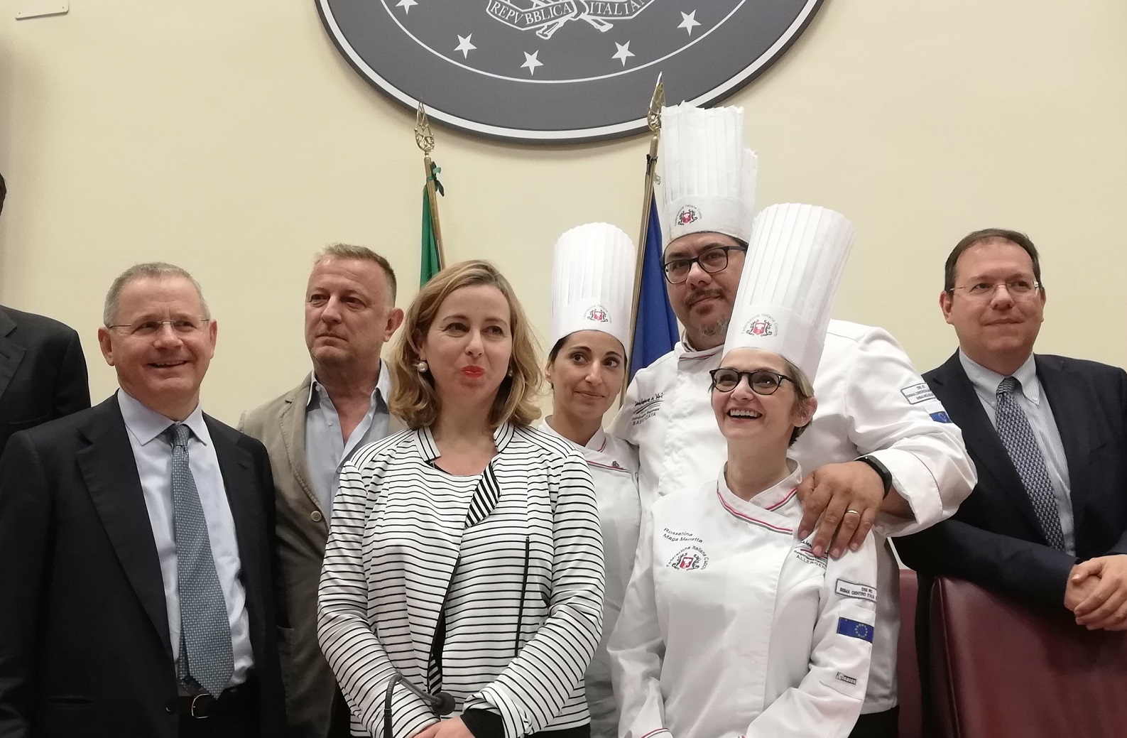 foto grillo formazione ristoratori Foto di gruppo alla fine della presentazione con il ministro della salute Giulia Grillo
