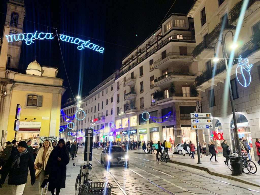 Luminarie in Via Torino a Milano grazie all'acccordo Caffè Borbone-Confcommercio