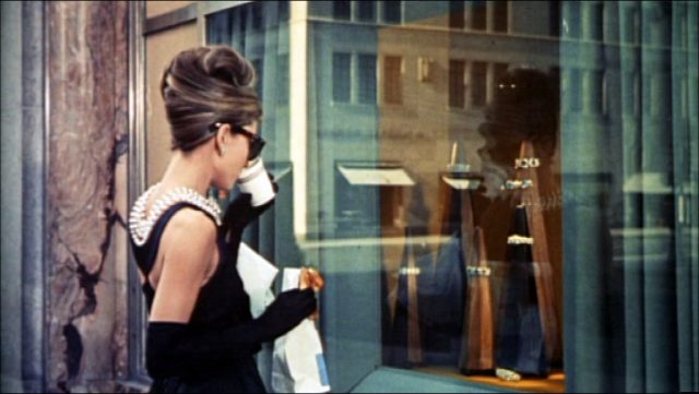 Audrey_Hepburn_in_Breakfast_at_Tiffany's Tiffany