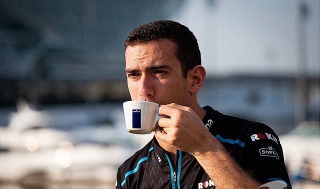 Il pilota canadese di Formula 1 Nicolas Latifi beve caffè Lavazza