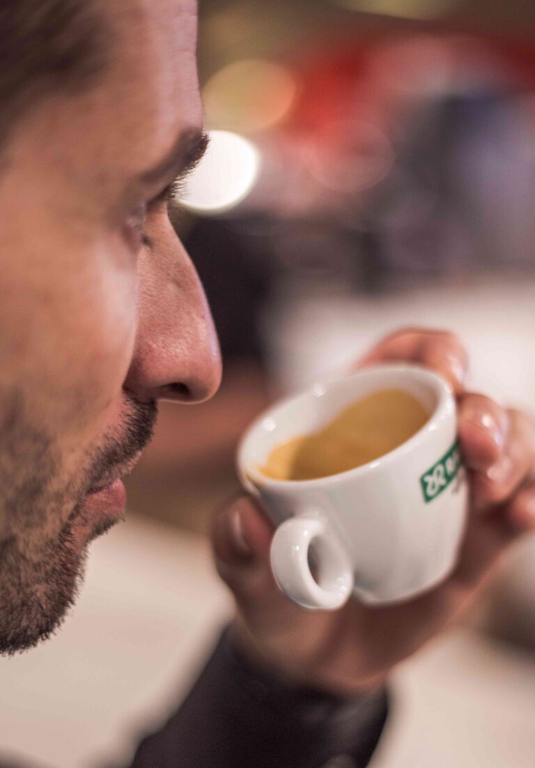 Andrea Antonelli con il Caffè paradiso vince il campionato baristi