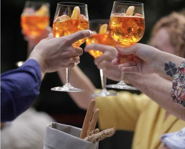 Un aperitivo incontro a base di Spritz peccati di gola