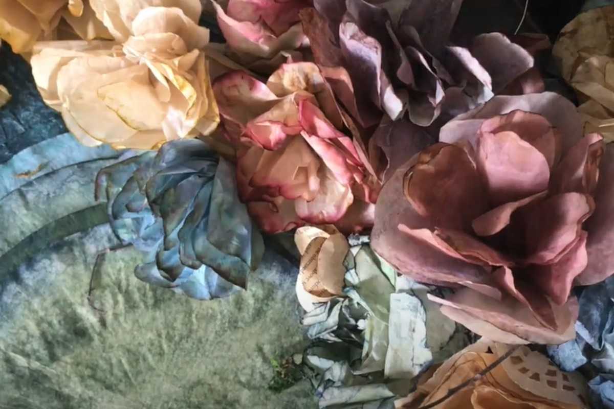 Riciclo dei filtri del caffè: delle idee per trasformarli in fiori colorati