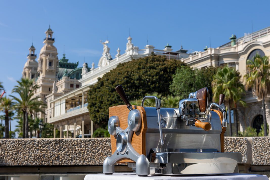 La Slayer Espresso SG a un gruppo rivestita di pelle a Montecarlo