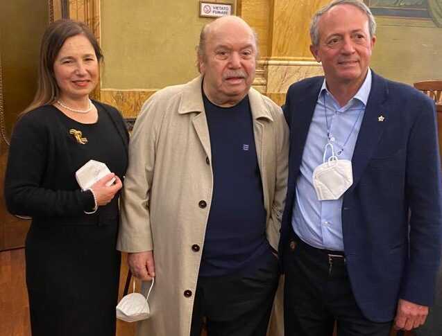 Lino Banfi al centro con Antonio Quarta e Cinzia Piovesano direttrice del Consorzio