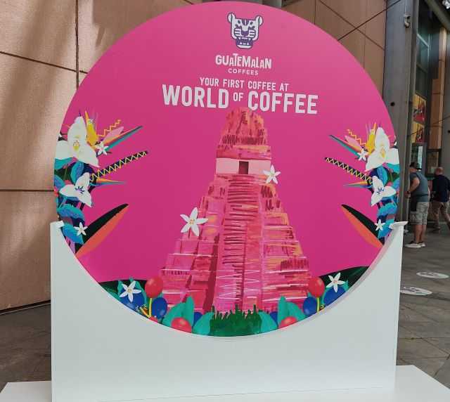 schiavon All'entrata del World of coffee, il paese scelto, Guatemala