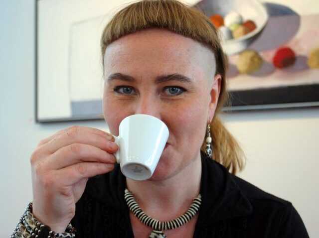 Sonja Björk Grant beve il suo caffè (foto concessa)