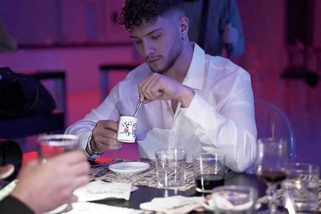 Marco D'Amato beve il caffè Ltf (foto concessa)