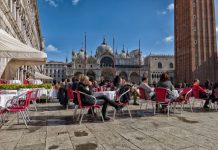 Caffè Quadri di Venezia celebra 250 anni con la nuova collezione di porcellane