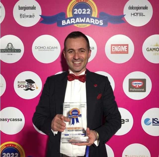 Andrea Antonelli vittorioso ai BarAwards 2022 nella categoria Brand Ambassador (immagine concessa)
