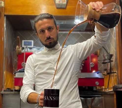 Vincenzo Sansone e il suo caffè filtro (foto concessa)