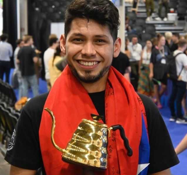 Carlos Horacio Medina Isamit con il suo trofeo (foto concessa)