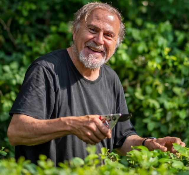 Guido Cattolica nella sua piantagione (foto concessa)