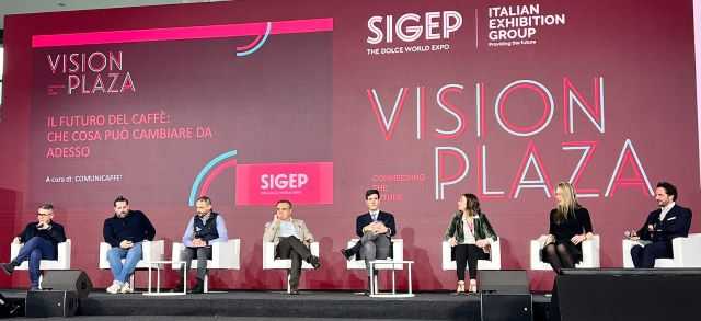 I relatori di una delle tavole rotonde organizzate da Comunicaffé al Vision Plaza del Sigep (foto concessa)