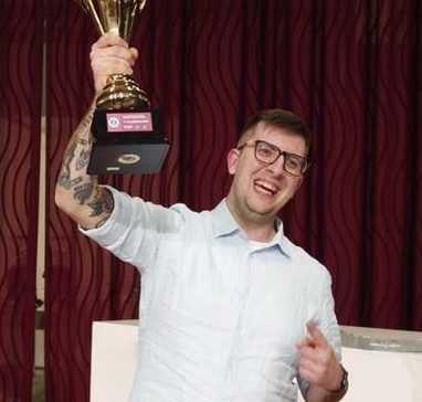 Federico Pinna con il suo trofeo @coffeeandlucas @myMediaStudio