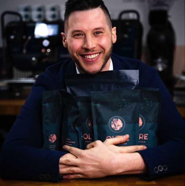 Matteo Beluffi con linea di specialty Oltre (foto concessa)