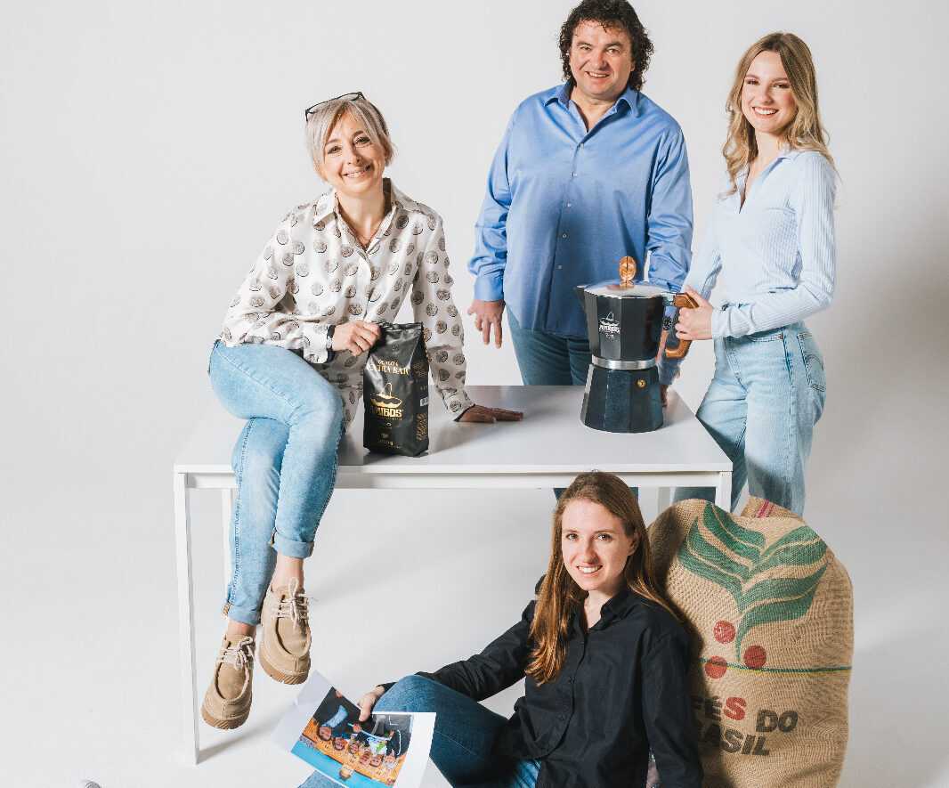 La famiglia Amigos Caffè (foto concessa)