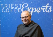 Concluso il Trieste Coffee Experts: tutti affascinati dalle idee sull’algoretica di Padre Paolo Benanti, il futuro della tecnica e l’eticità dell’intelligenza artificiale. Assegnato a Michele Cannone il premio di Personaggio del caffè dell’anno 2025